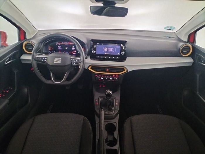 Usado Seat Ibiza Style Plus 110 CV (80 kW) 2022 Rojo