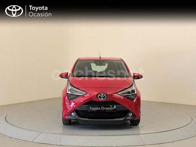 Usado Toyota Aygo X-play 72 CV (52 kW) 2021 Rojo Utilitario