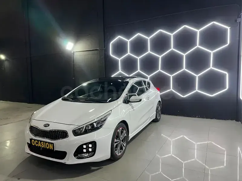 Usado Kia ProCeed GT-Line 136 CV (100 kW) 2018 Blanco Berlina