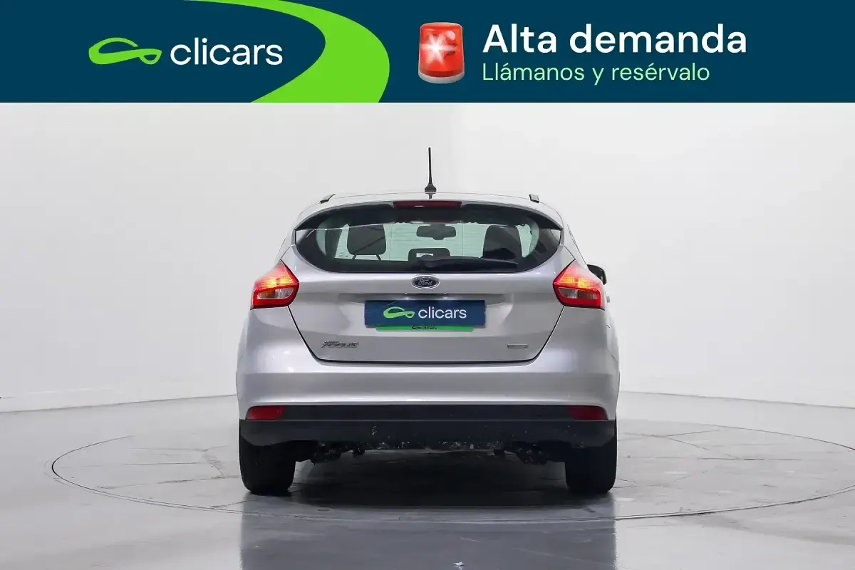 Käytetty Ford Focus Trend+ 125 HP (91 kW) 2018 Harmaa Sedan