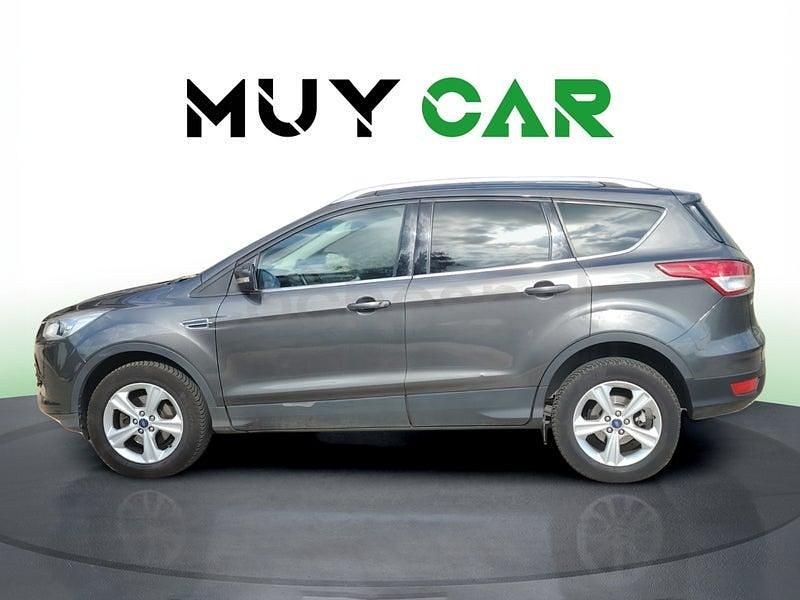 Usado Ford Kuga Trend 120 CV (88 kW) 2016 Gris / plata SUV