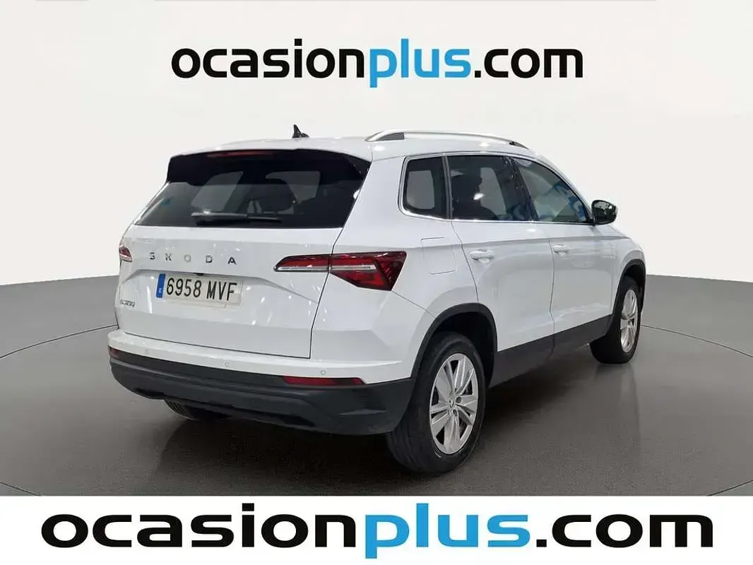 Usado Skoda Karoq Selection 116 CV (85 kW) 2024 Blanco SUV