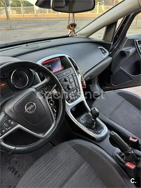 Usado Opel Astra Selective 115 CV (84 kW) 2014 Marrón Berlina