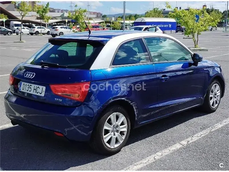 Usado Audi A1 Attraction 86 CV (63 kW) 2011 Azul Utilitario