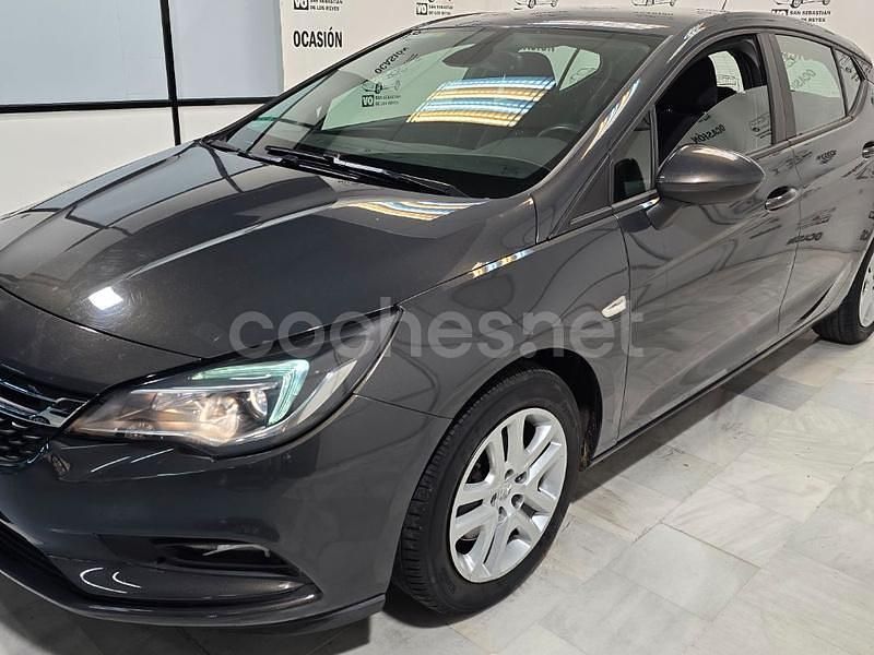 Usado Opel Astra Business 110 CV (80 kW) 2016 Gris / plata Berlina