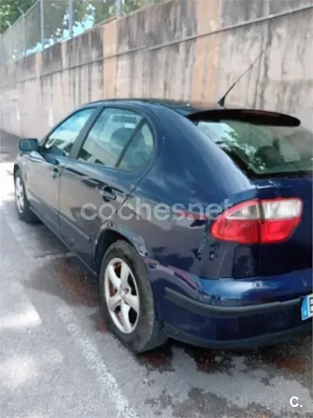 Usado Seat Leon 110 CV (80 kW) 2000 Azul Utilitario