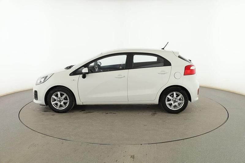Usado Kia Rio 85 HP (62 kW) 2015 Branco Sedan