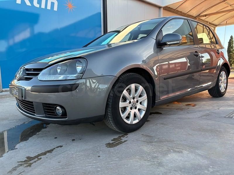 Usado VW Golf IV Highline 105 CV (77 kW) 2004 Gris / plata Berlina