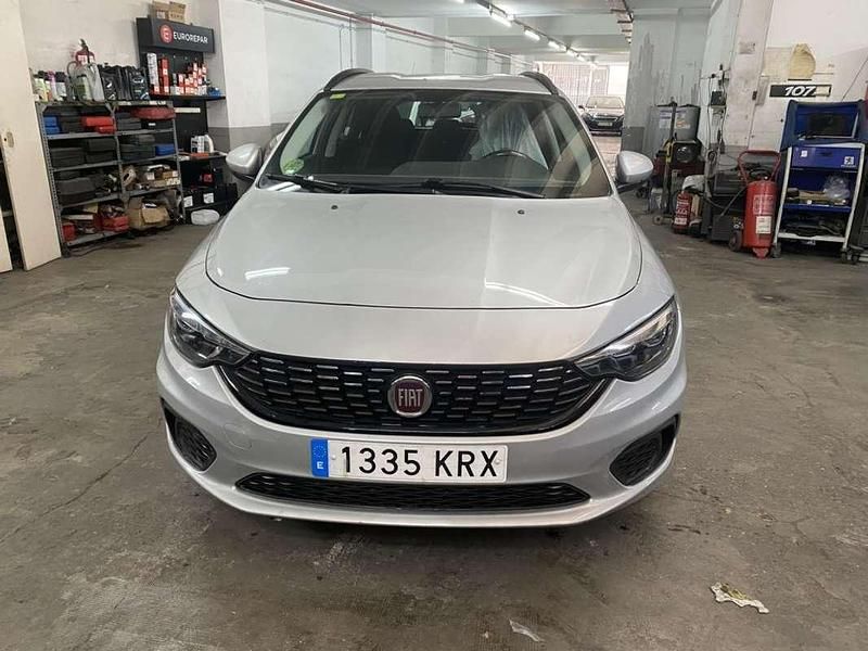 Usado Fiat Tipo Lounge 95 CV (69 kW) 2018 Plateado Familiar