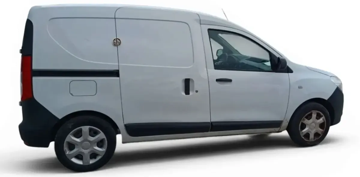 Usado Dacia Dokker Essentiel 109 CV (80 kW) 2021 Blanco Monovolumen