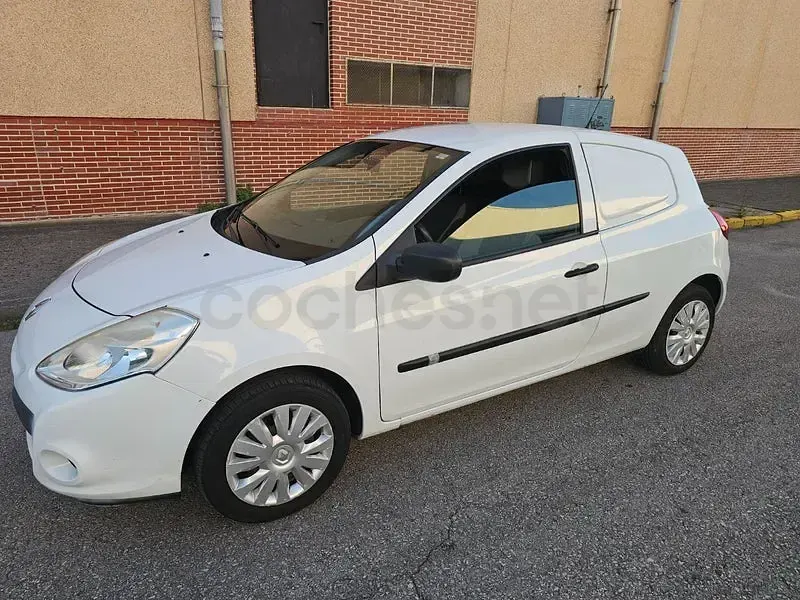 Usado Renault Clio IV Business 75 CV (55 kW) 2012 Blanco Berlina