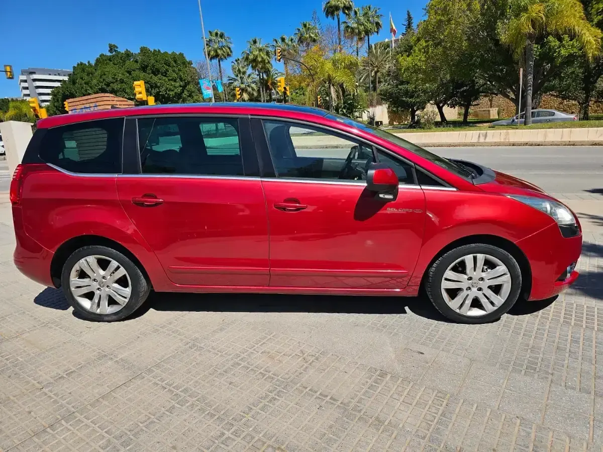 Usado Peugeot 5008 Sport 112 CV (82 kW) 2010 Monovolumen