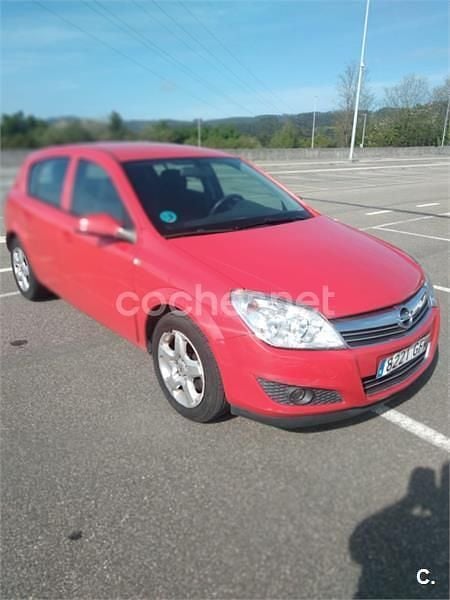 Usado Opel Astra Essentia 90 CV (66 kW) 2008 Rojo Berlina