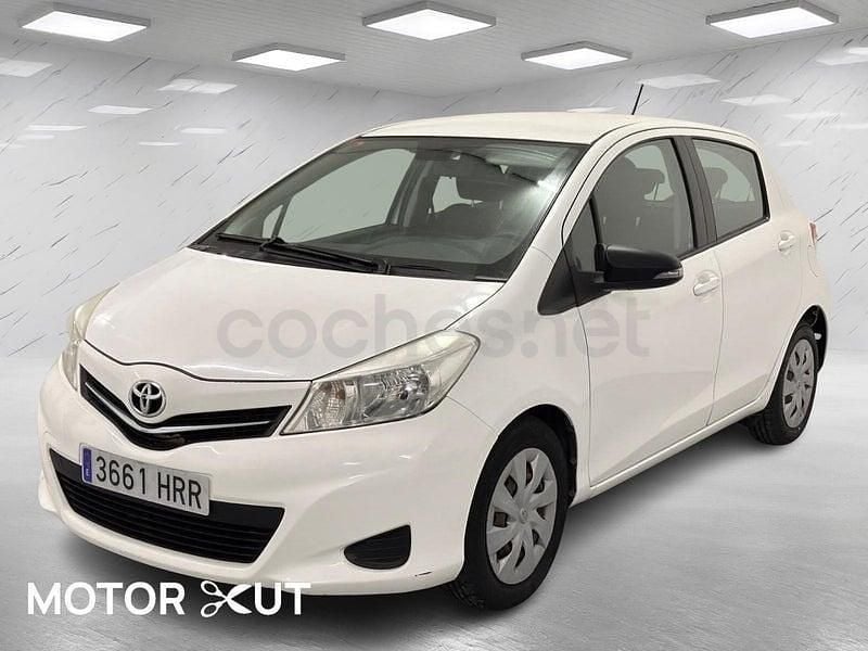Usado Toyota Yaris Active 90 CV (66 kW) 2013 Blanco Utilitario