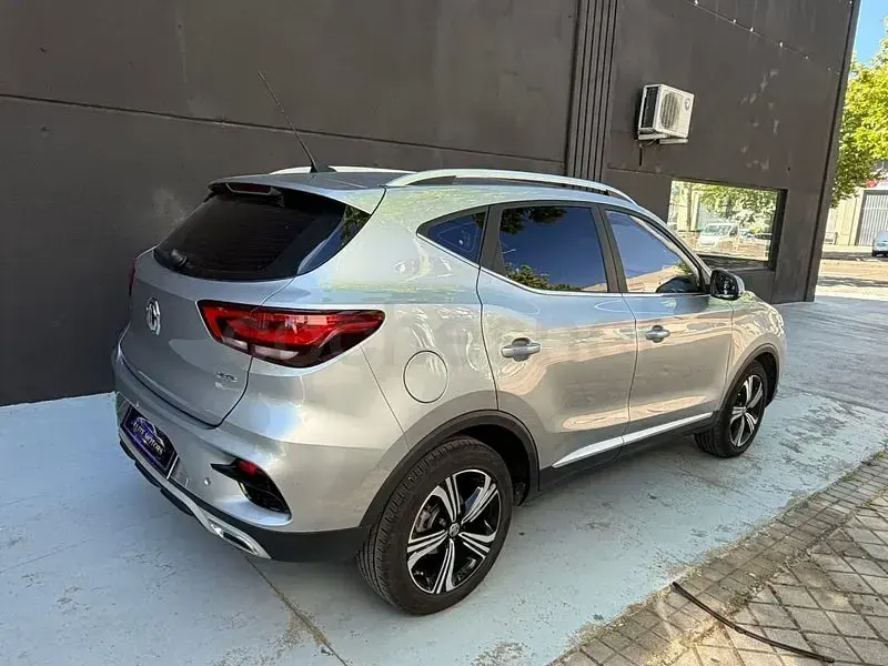 Usado MG ZS Comfort 106 CV (77 kW) 2023 Gris / plata SUV