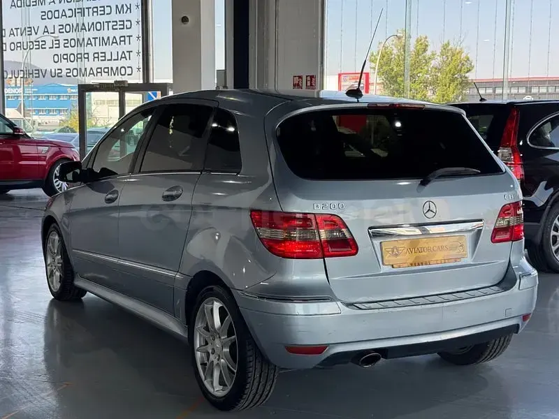 Usado Mercedes B200 140 CV (102 kW) 2007 Gris / plata Monovolumen