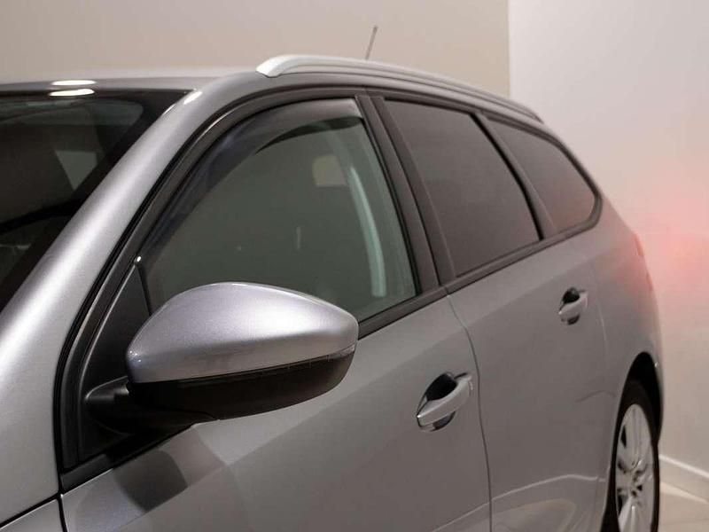 Usado Peugeot 308 SW Style 120 CV (88 kW) 2016 Gris Familiar