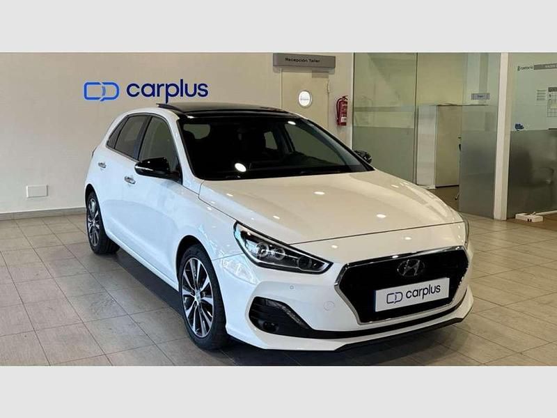 Usado Hyundai i30 140 CV (102 kW) 2018 Blanco Familiar