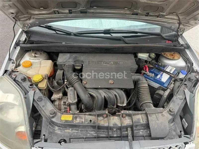 Usado Ford Fiesta Trend 80 CV (58 kW) 2007 Gris / plata Utilitario