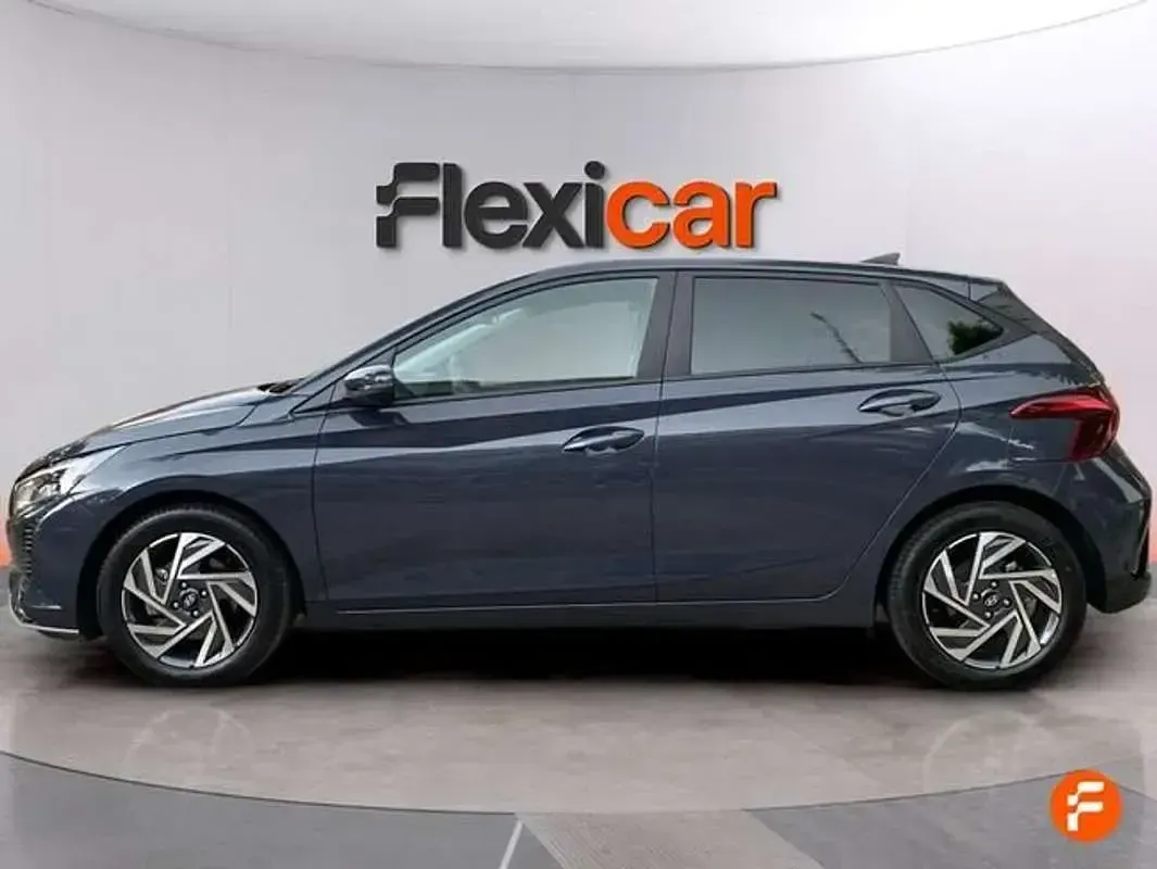 Usado Hyundai i20 101 CV (74 kW) 2025 Gris Utilitario