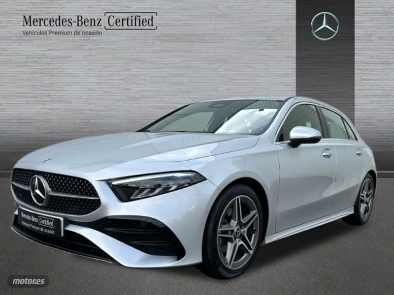 Plata iridio Usado 2023 Mercedes A180 AMG line Berlina | 32.900 € (Precio justo) - Imagen 1/4