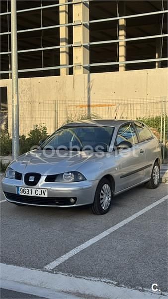 Usado Seat Ibiza Reference 75 CV (55 kW) 2003 Gris / plata Utilitario