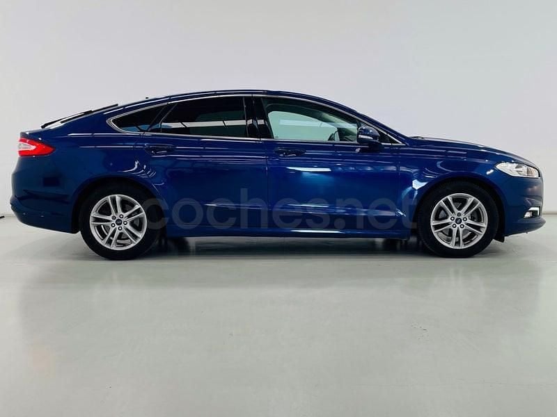 Usado Ford Mondeo Trend 160 CV (117 kW) 2018 Azul Berlina