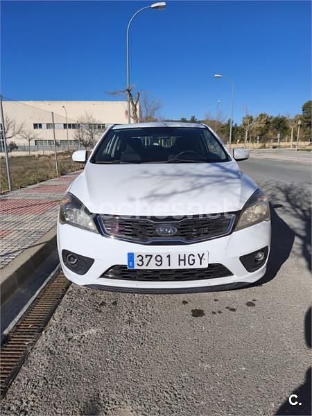 Blanco Usado 2011 Kia ProCeed Plus Berlina | 4300 € (Buen precio) - Imagen 1/4