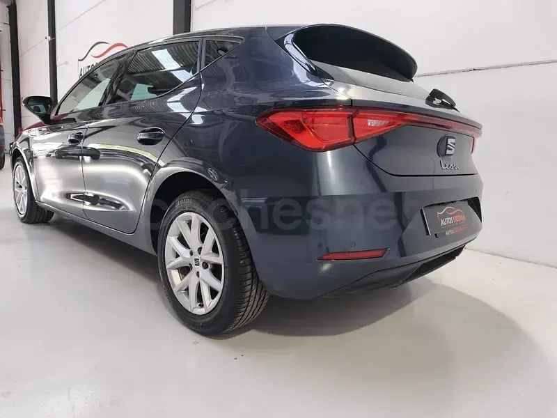 Usado Seat Leon Style 115 CV (84 kW) 2020 Gris / plata Berlina