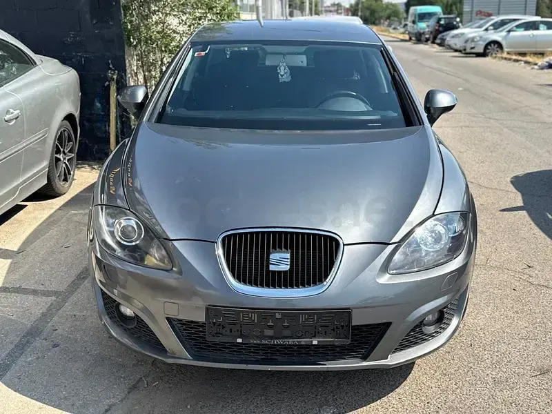 Usado Seat Leon Style 125 CV (91 kW) 2012 Gris / plata Berlina