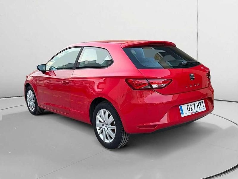 Usado Seat Leon Reference 106 CV (77 kW) 2014 Rojo Utilitario