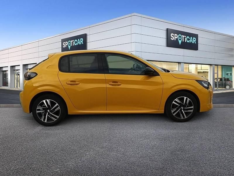 Usado Peugeot 208 Allure 100 CV (73 kW) 2023 Dorado Utilitario