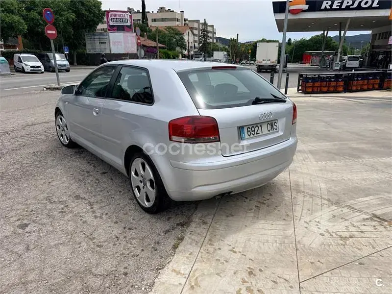 Usado Audi A3 Attraction 140 CV (102 kW) 2004 Gris / plata Utilitario