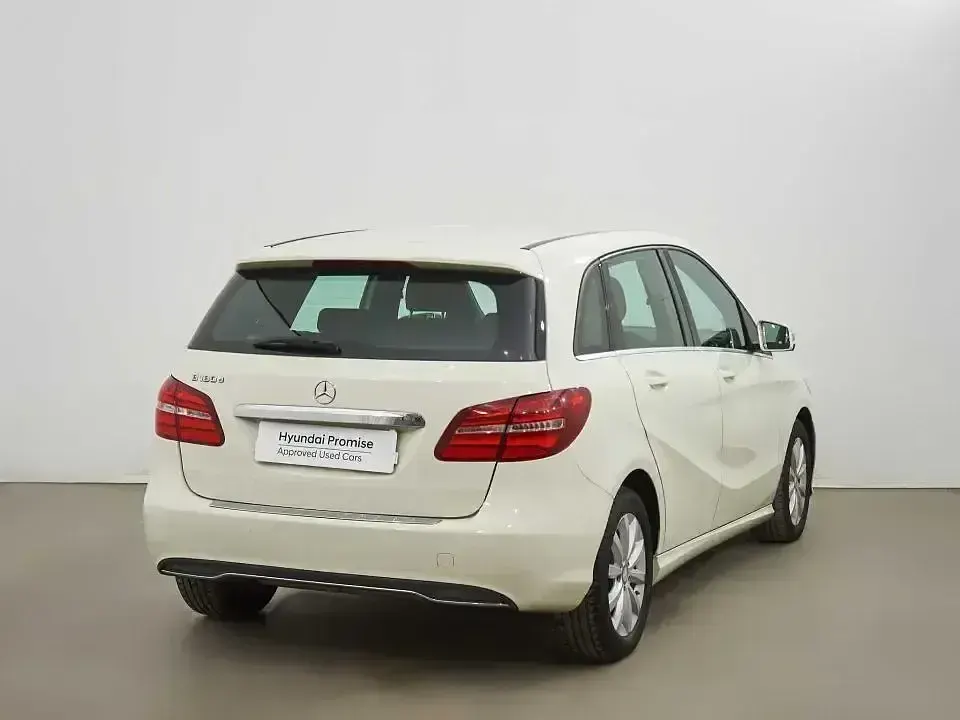 Usado Mercedes B180 109 CV (80 kW) 2015 Blanco Monovolumen