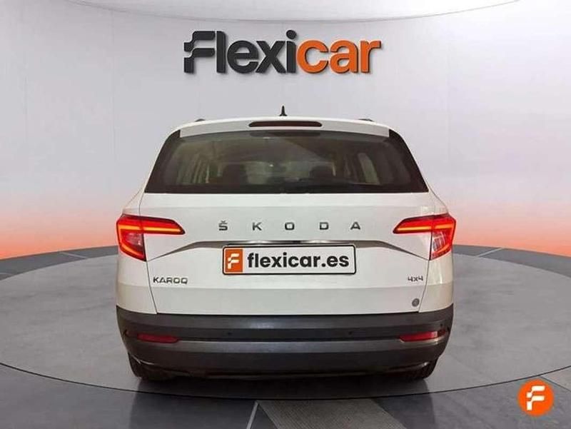 Usado Skoda Karoq Ambition 150 CV (110 kW) 2021 Blanco SUV