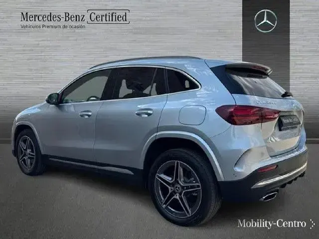 Usado Mercedes GLA250 218 CV (160 kW) 2025 Plata hightech SUV