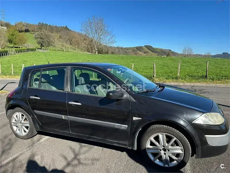 Usado Renault Mégane Authentique 115 CV (84 kW) 2004 Negro Berlina