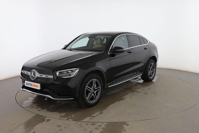 Usado Mercedes GLC300e AMG line 306 CV (225 kW) 2021 Negro SUV