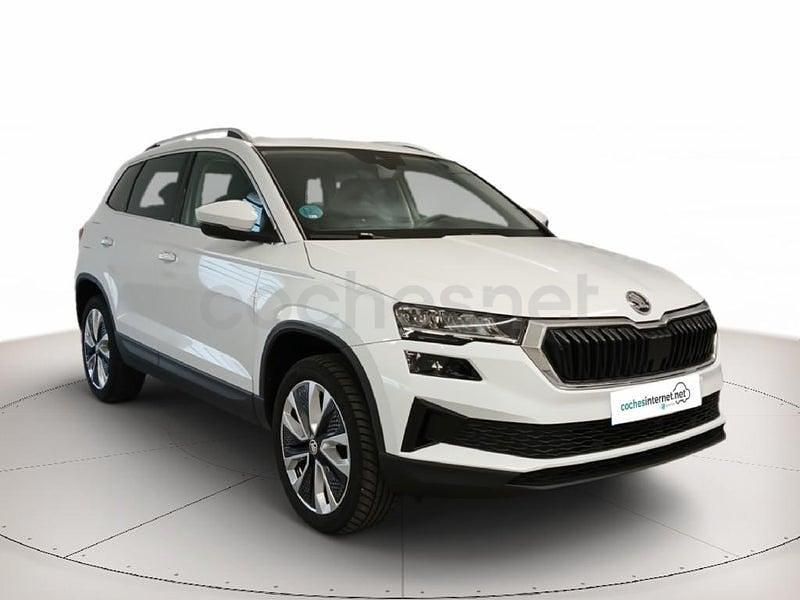 Usado Skoda Karoq Selection 150 CV (110 kW) 2024 Blanco SUV