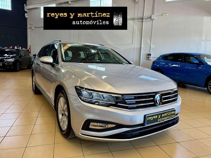 Usado VW Passat Business 122 CV (89 kW) 2021 Gris Familiar