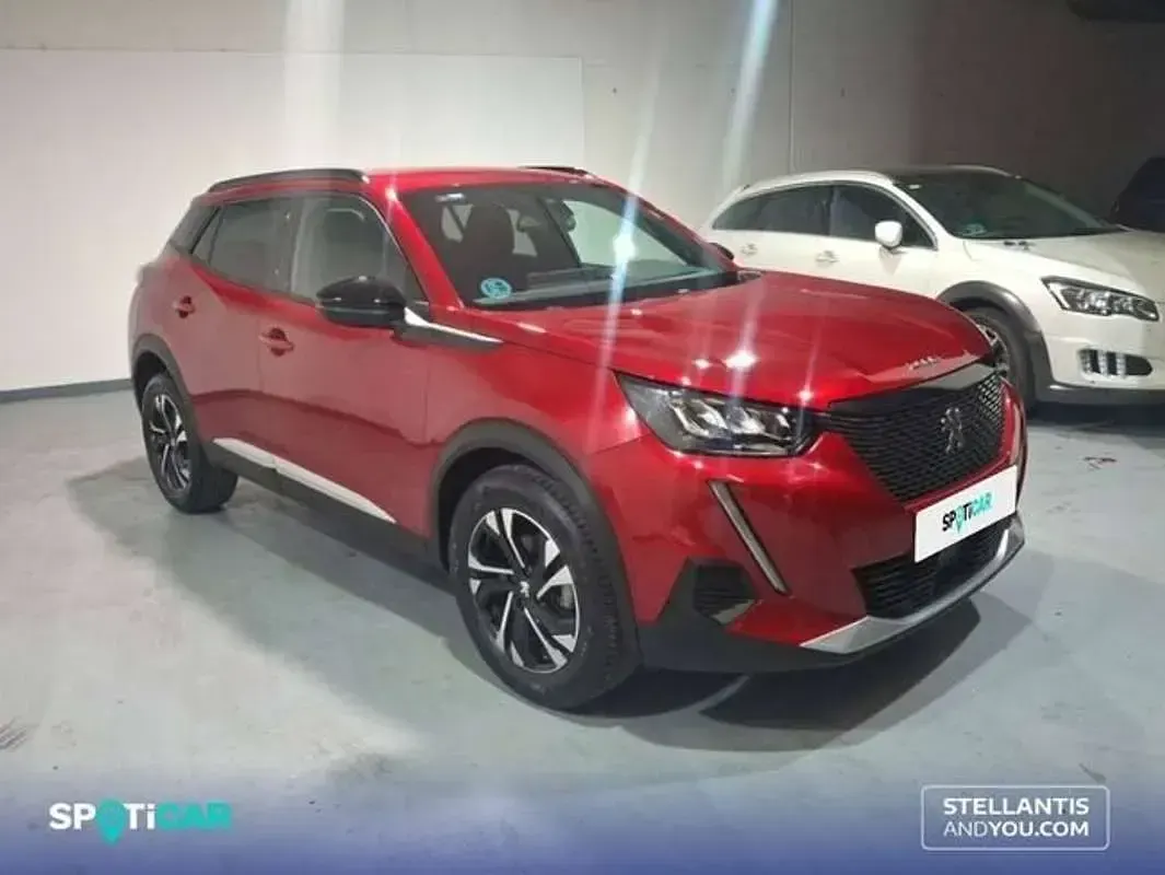 Usado Peugeot 2008 Allure 131 CV (96 kW) 2023 Rojo SUV
