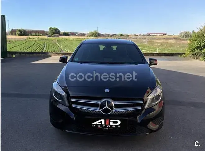 Usado Mercedes A180 Urban 122 CV (89 kW) 2015 Negro Berlina