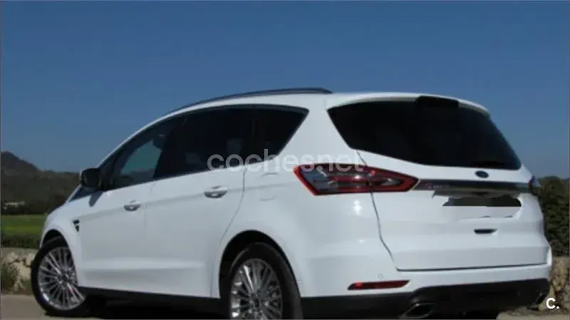 Usado Ford S-MAX Titanium 150 CV (110 kW) 2017 Blanco Monovolumen