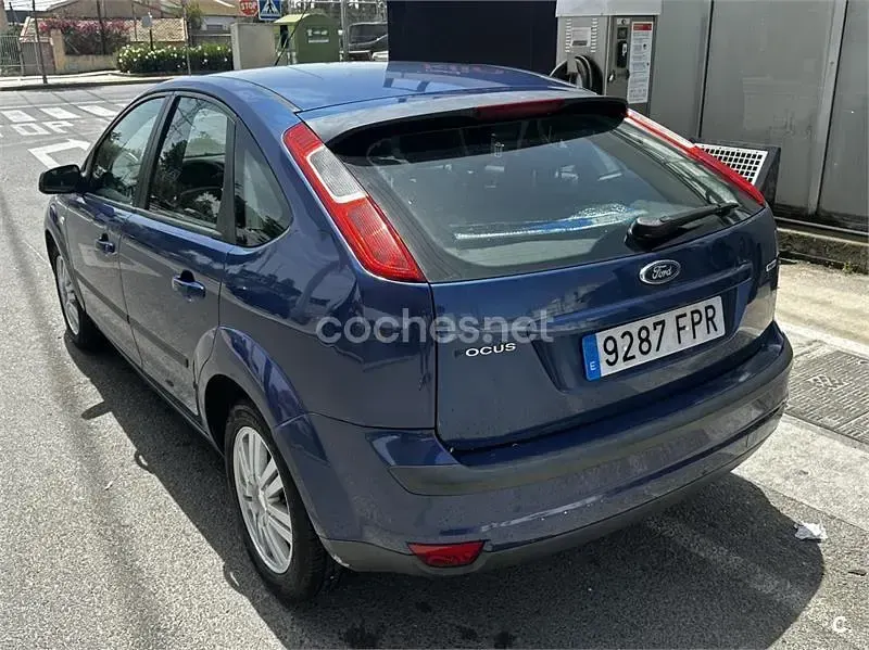 Usado Ford Focus Ambiente 90 CV (66 kW) 2007 Azul Berlina