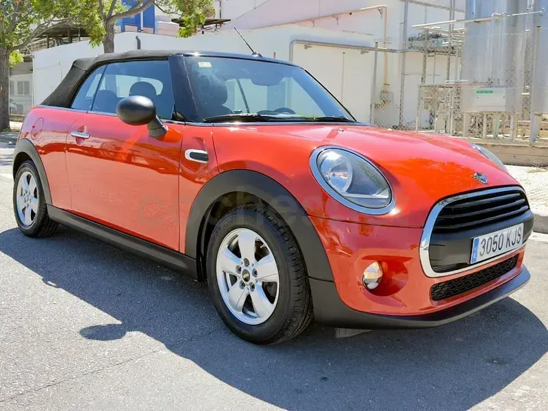 Usado Mini Cooper Cabriolet 136 CV (100 kW) 2018 Naranja Descapotable