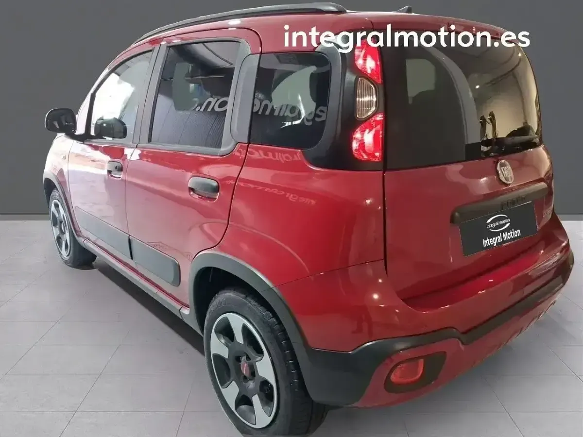 Nuevo Fiat Panda 69 CV (50 kW) 2025 Rojo Utilitario