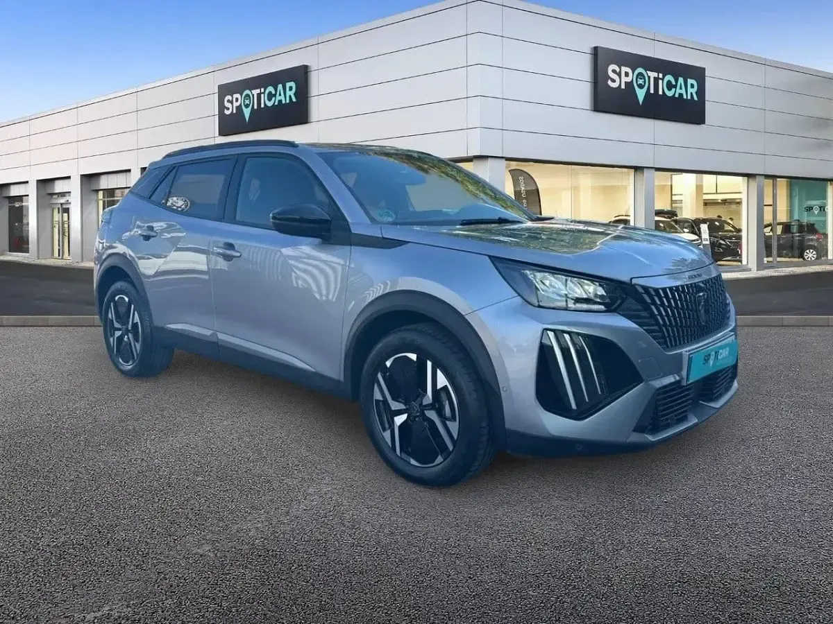 Usado Peugeot 2008 Allure 136 CV (100 kW) 2024 Gris SUV
