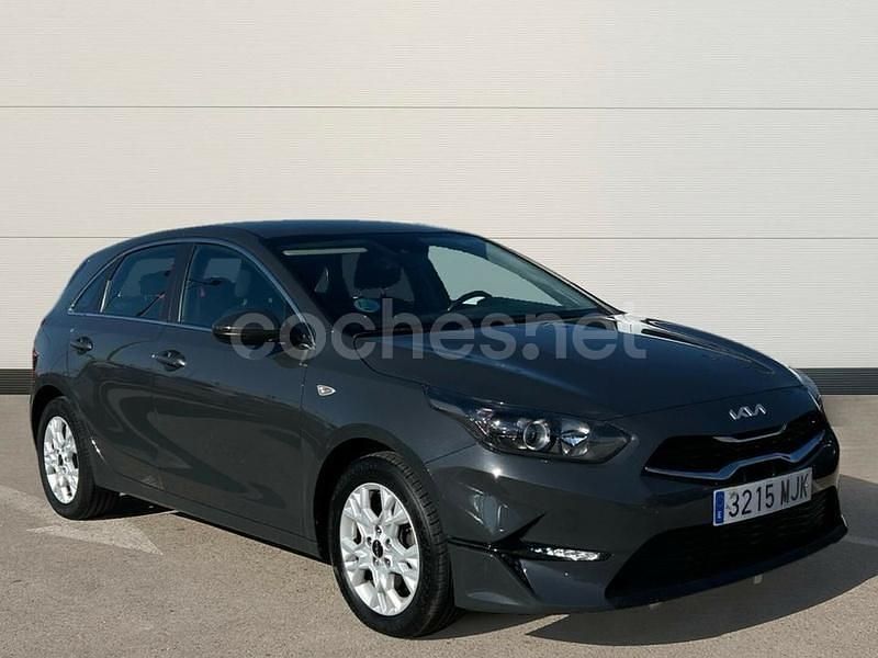 Gris / plata Usado 2023 Kia Ceed Utilitario | 17.900 € (Precio justo) - Imagen 1/4