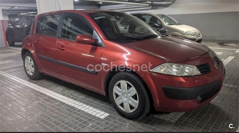 Usado Renault Mégane II Dynamique 120 CV (88 kW) 2004 Rojo Berlina