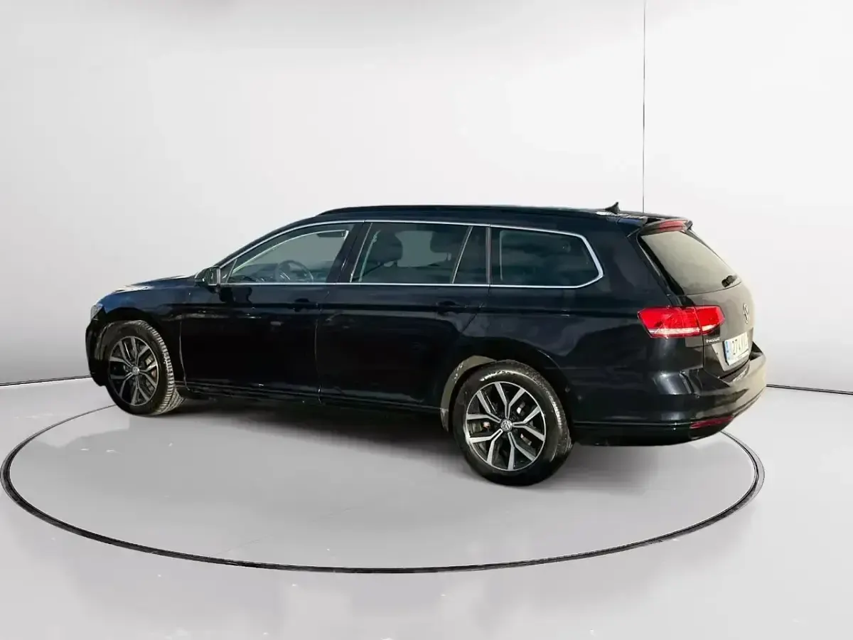 Usado VW Passat Advance 150 CV (110 kW) 2019 Negro Berlina